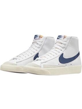 NIKE Womens Blazer Mid '77 in White Diffused Blue